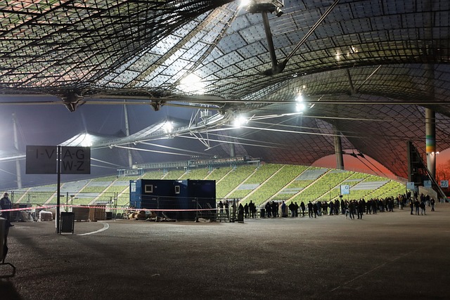 拜仁本赛季12轮保持不败，领跑积分榜，轰入44球，攻防俱佳，明日将迎战柏林联合。