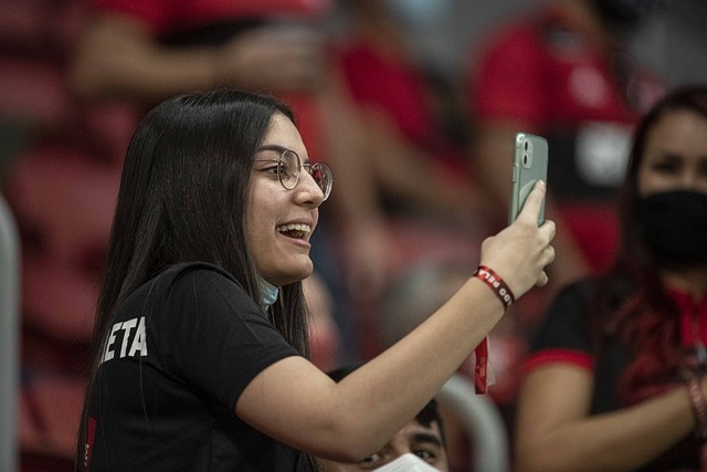 由梅西加盟 由梅西加盟