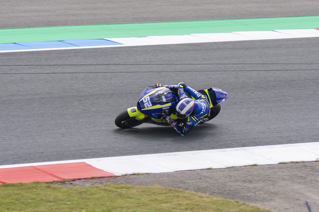 凭军事和意 凭军事和意